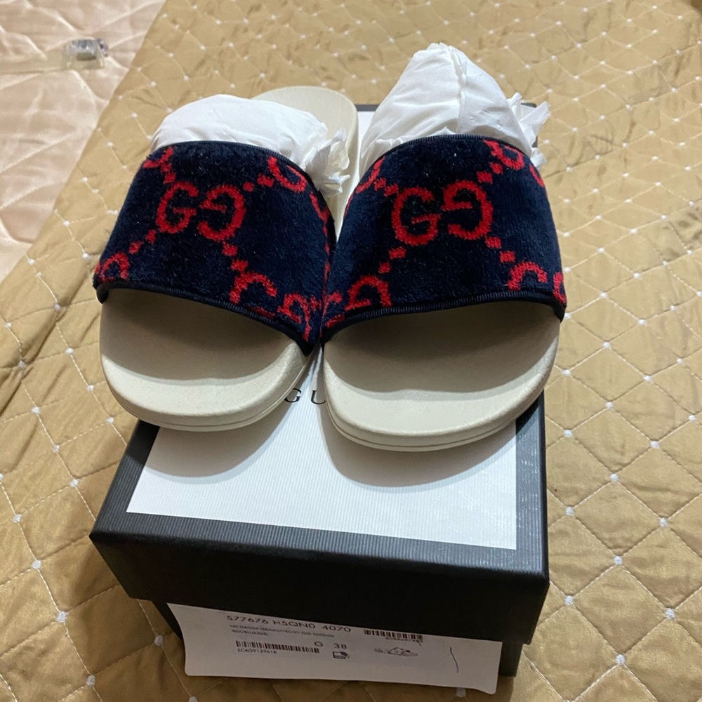 Womens Gucci slides